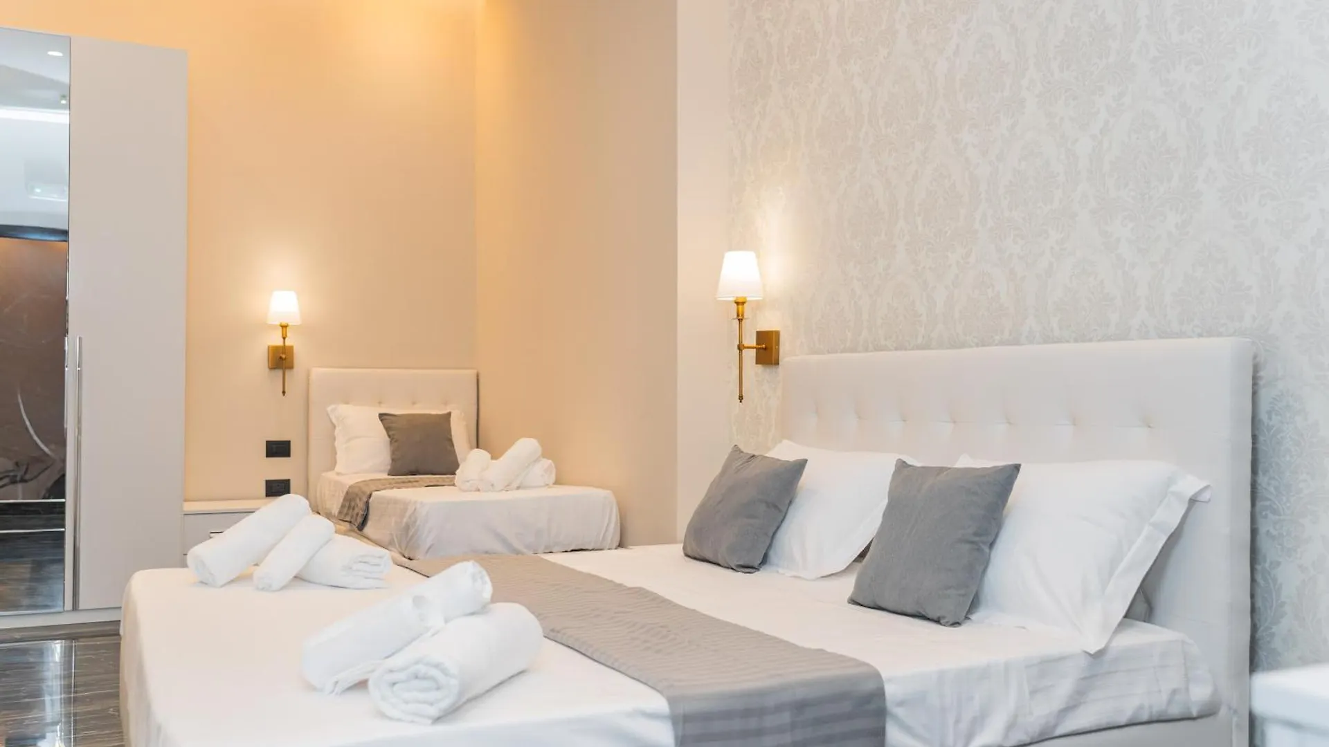 Relais Mermaid Luxury Suite Napoli 0*,  Italia