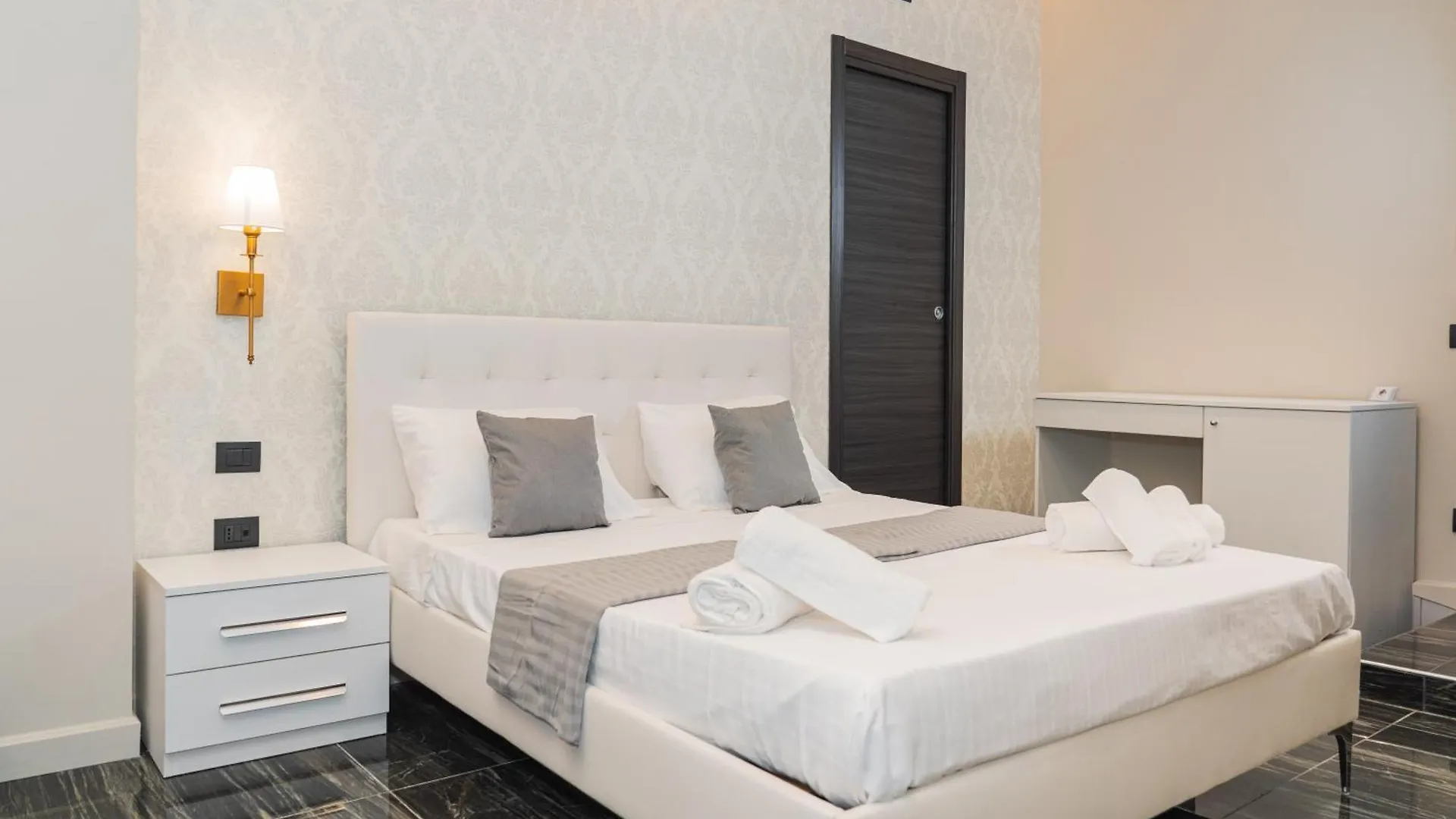 Relais Mermaid Luxury Suite Napoli 0*,  Italia