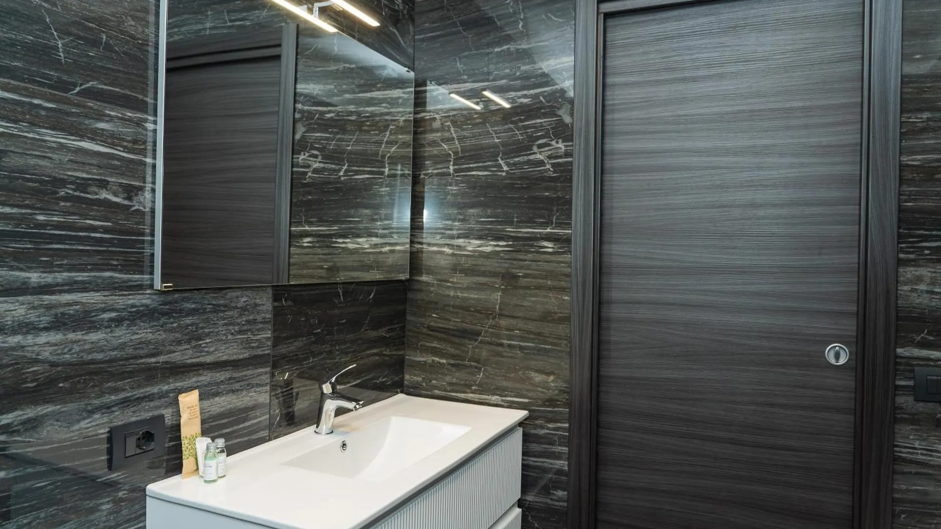 Relais Mermaid Luxury Suite Napoli 0*,  Italia